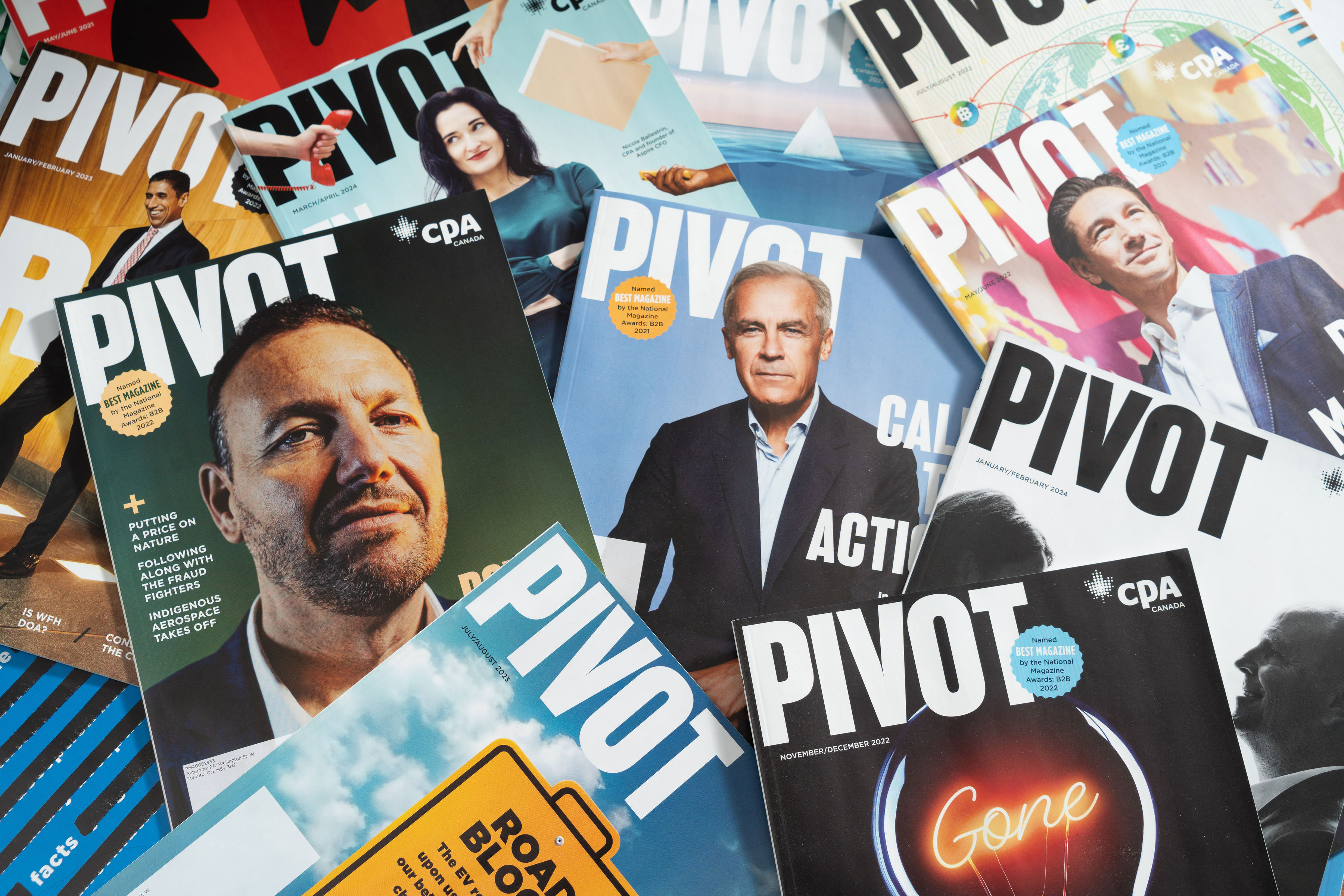 Exemplaires du magazine Pivot